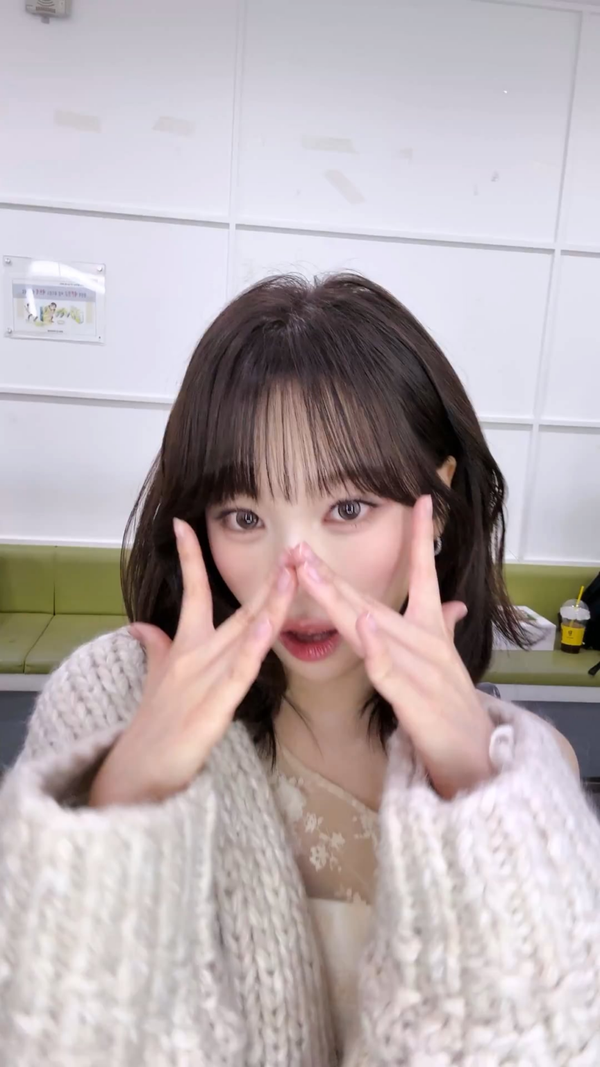 251220 تحديث LE SSERAFIM على التيك توك مع كيم تشايوون - likeyy💕