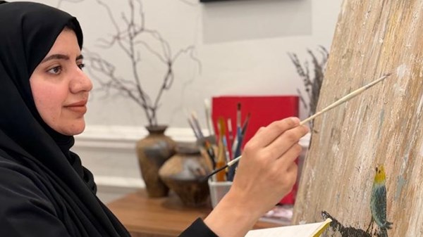 لمياء الدرمكي.. ريشتها تجمع بين الأصالة والتجديد