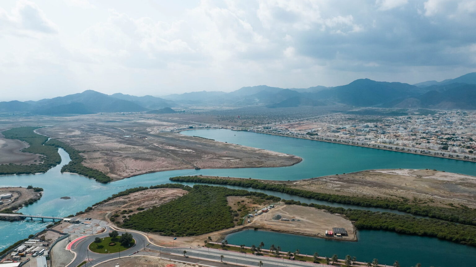 مركز الأرصاد يحذر من اضطراب الموج في الخليج العربي مع السحب غداً مركز الأرصاد يحذر من اضطراب الموج في الخليج العربي مع السحب غداً