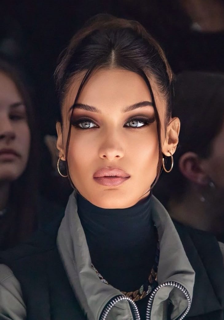 صيحات جمالية اعتمدتها النجمات العالميات مؤخراً.. تعلميها