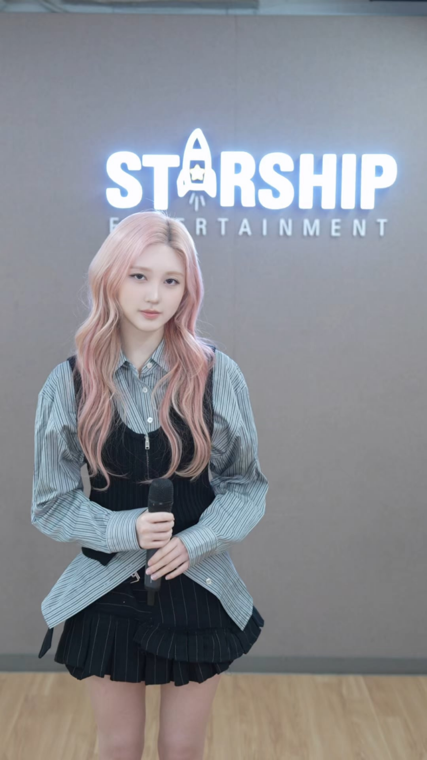 251224 تحديث TikTok الرسمي لـ IVE مع Gaeul - الغناء مع Zhang Yuan سنباينيم ~ 🧑‍🎄