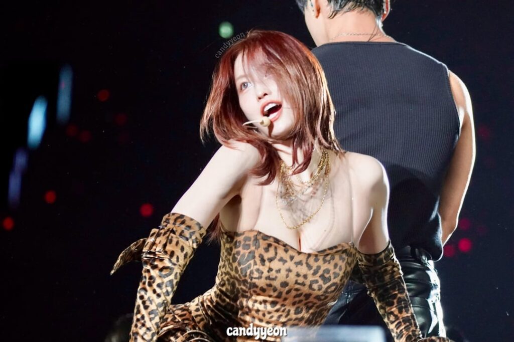 251206 مومو مذهل في هونج كونج