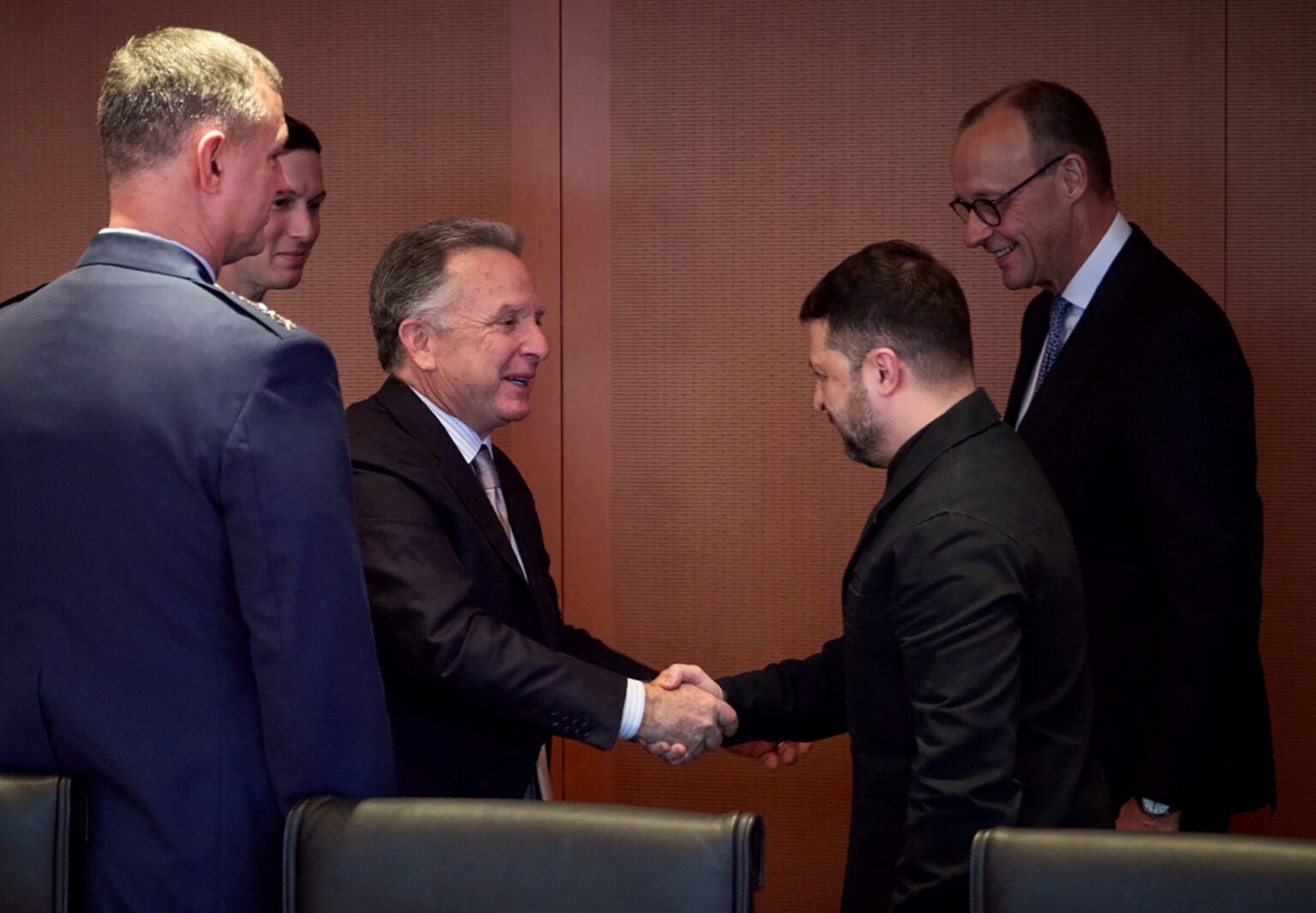 زيلينسكي يكشف عن مسودة جديدة للتسوية وروسيا تتقدم شرق أوكرانيا | أخبار