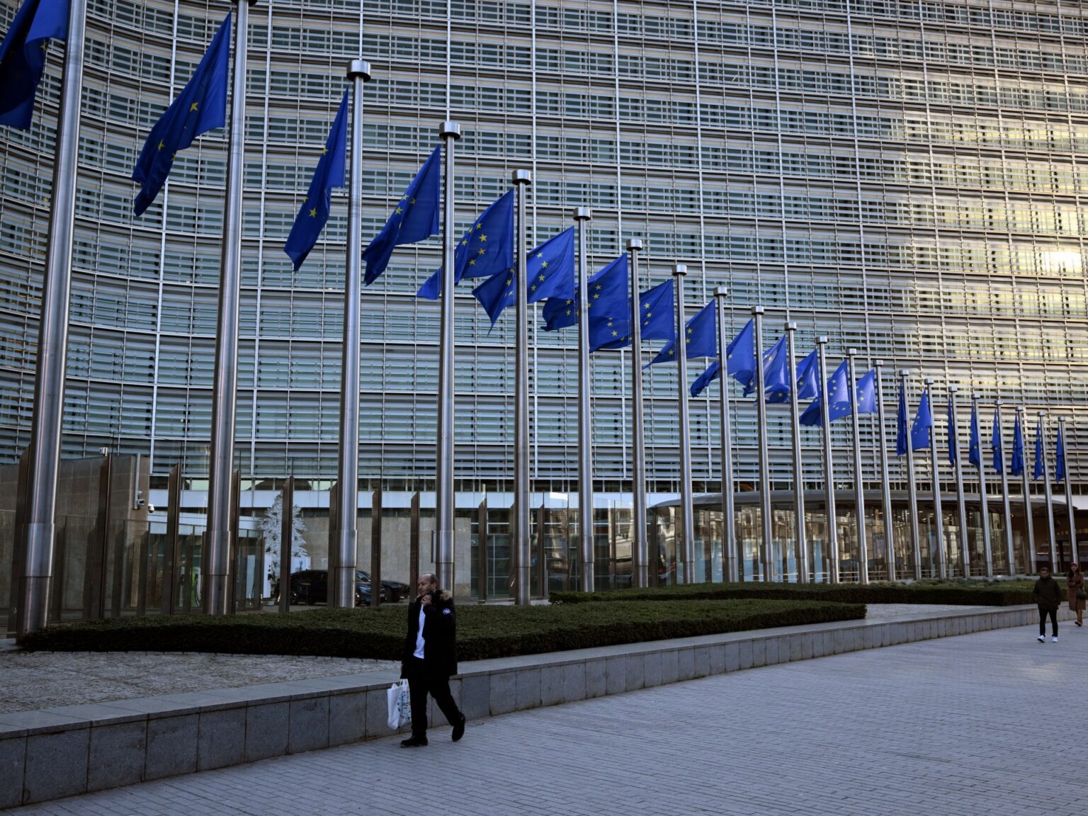 وول ستريت جورنال: عدم استخدام الأصول الروسية لصالح أوكرانيا يكشف خوف أوروبا | أخبار