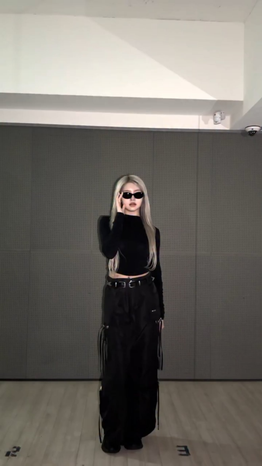 251229 جيني - 'like JENNIE (MMA 2025 Remix Ver.)' Dance Challenge بواسطة Haum (KiiiKiii)