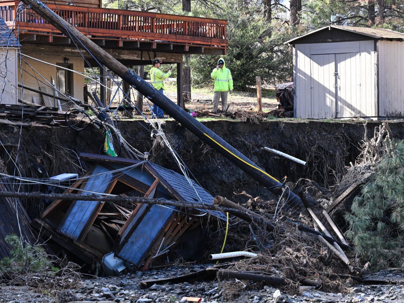 الكريسماس الأكثر أمطارا بكاليفورنيا وطوارئ بلوس أنجلوس تحسبا لفيضانات | أخبار