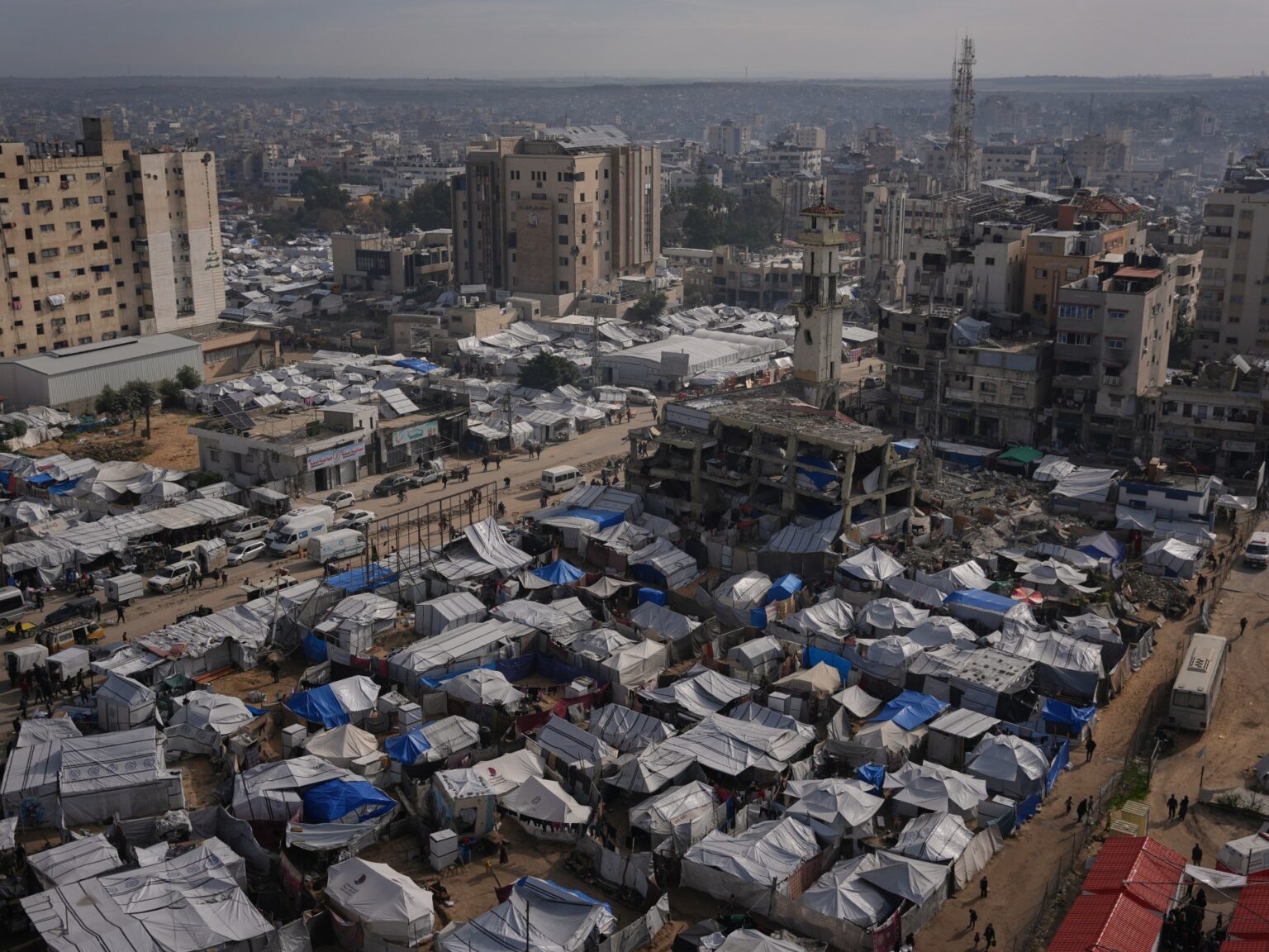 استشهاد طفل بالمواصي وإصابة آخرين في مناطق متفرقة من غزة | أخبار