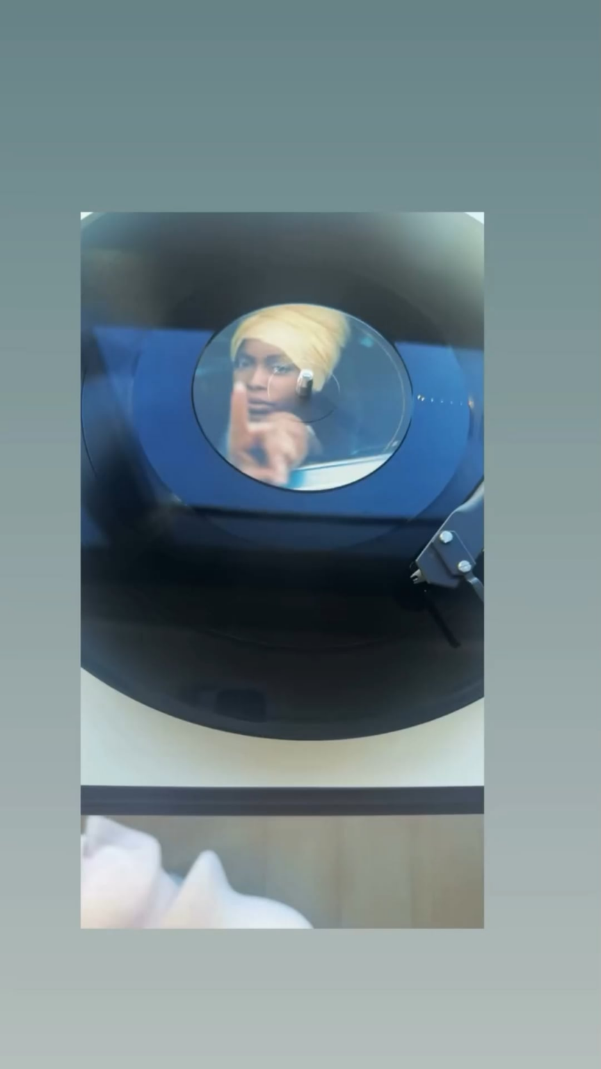 251208 تحديث قصة نينغ نينغ على Instagram 2