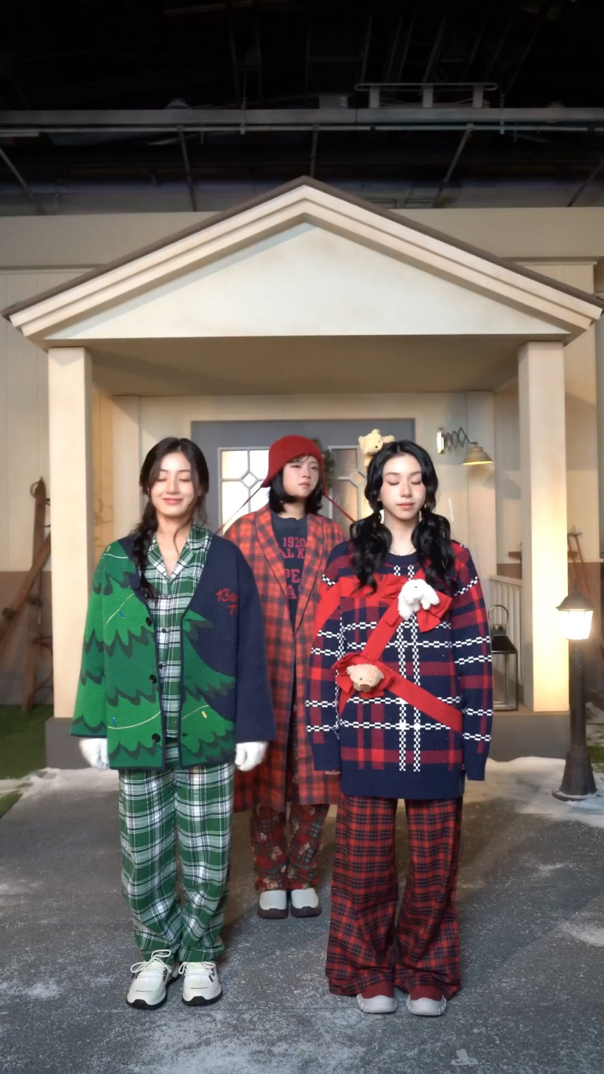 251221 تحديث تويتر مع جونغيون، جيهيو وتشايونغ - ✨🎄HAPPY HOLIDAY🎄✨ يوم رائع♪