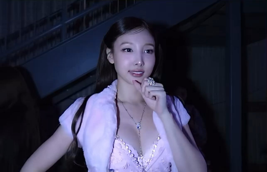 251216 نايون المذهلة قبل عرض فيكتوريا سيكريت