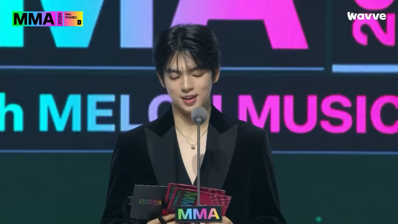 251220 جيني تفوز بجائزة "Millions TOP 10" في حفل توزيع جوائز MelOn Music Awards السابع عشر!