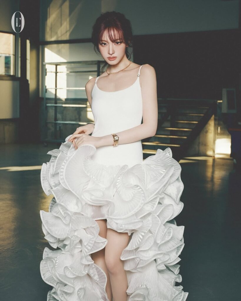 251214 Liz - L'OFFICIEL Singapore x Cartier (إصدار ديسمبر/كانون الثاني 2026، المعاينة المصورة 2)