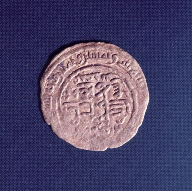 عملة من عصر النزاريين في الشام تعود إلى القرن الثاني عشر