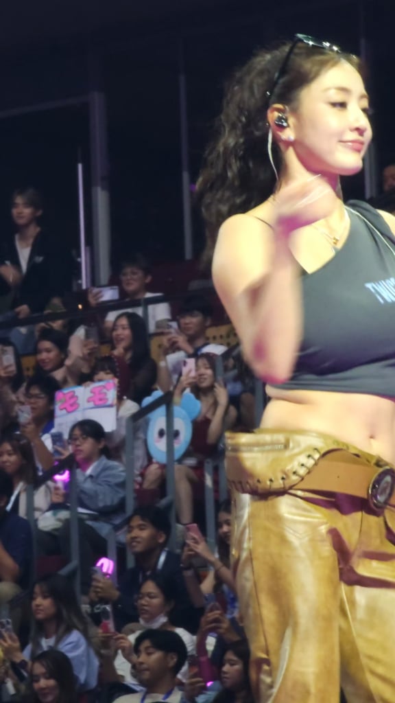 251213 جيهيو تتألق في حفل بانكوك