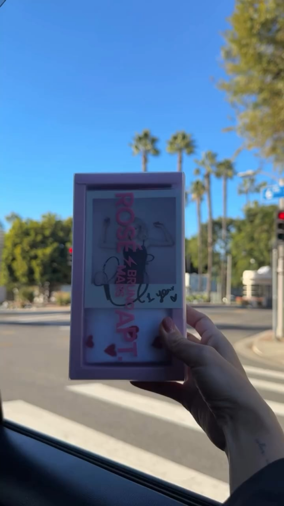 251208 تحديث روزي (مصاصة الدماء) على الانستغرام