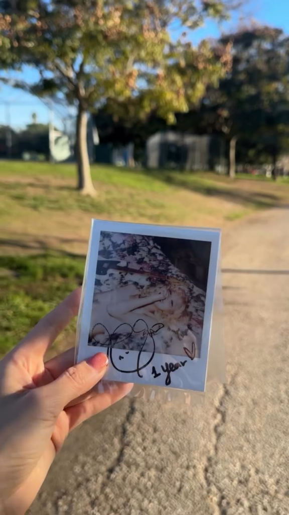 251208 تحديث روزي (مصاصة الدماء) على الانستغرام