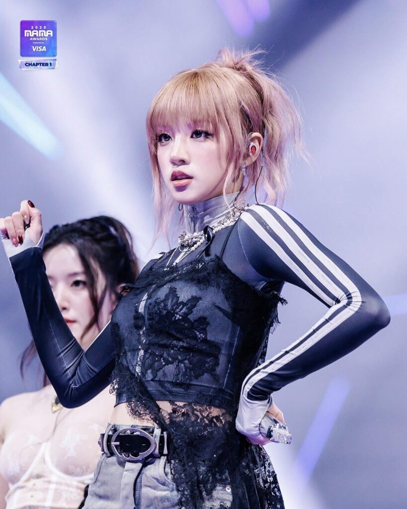 251219 MAMA AWARDS تحديثات تويتر مع i-dle - جوائز MAMA 2025 أنظر إلي الآن صور