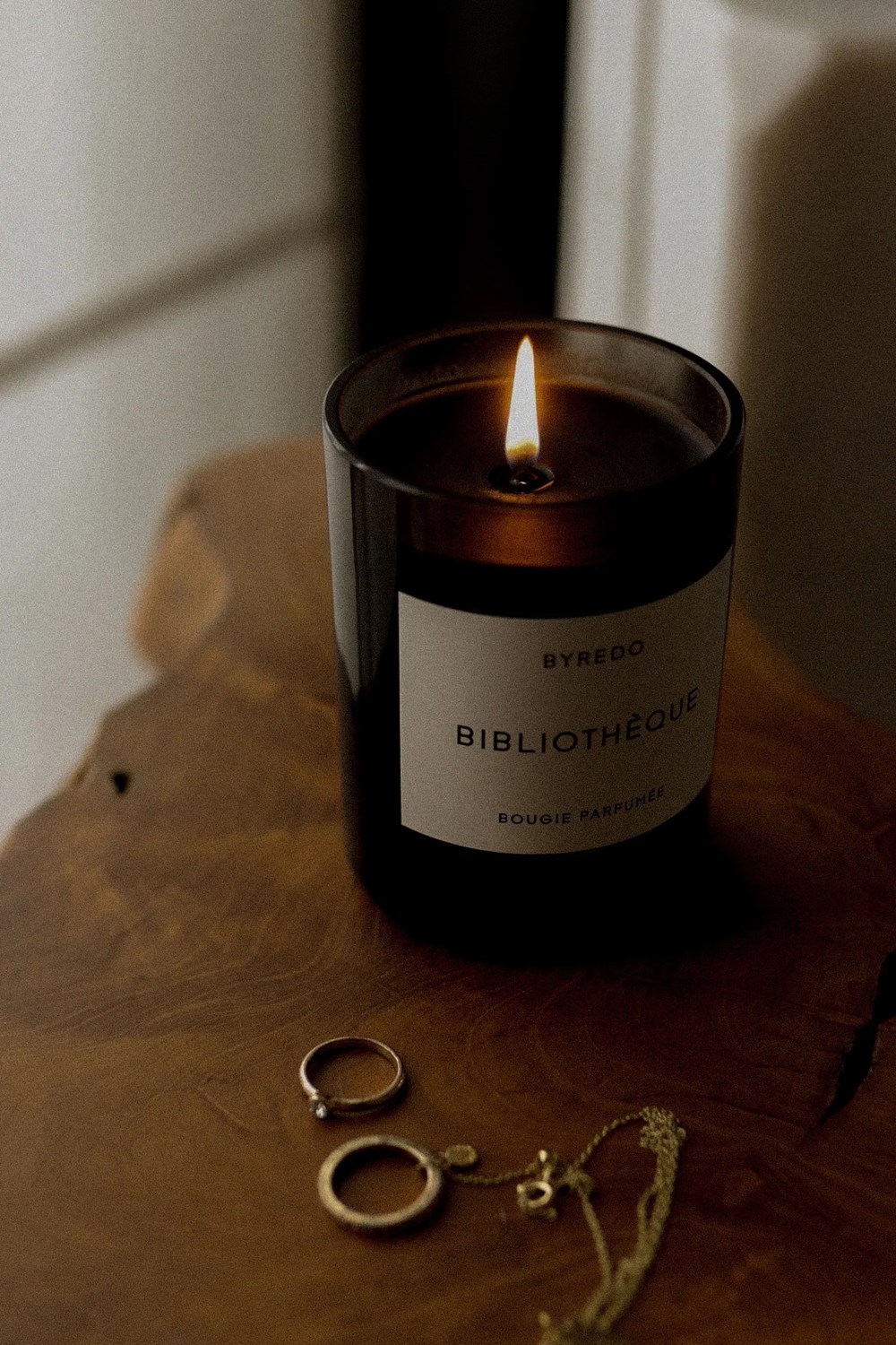 أفضل الشموع المعطرة لأجواء رومانسية فاخرة في نهاية العام