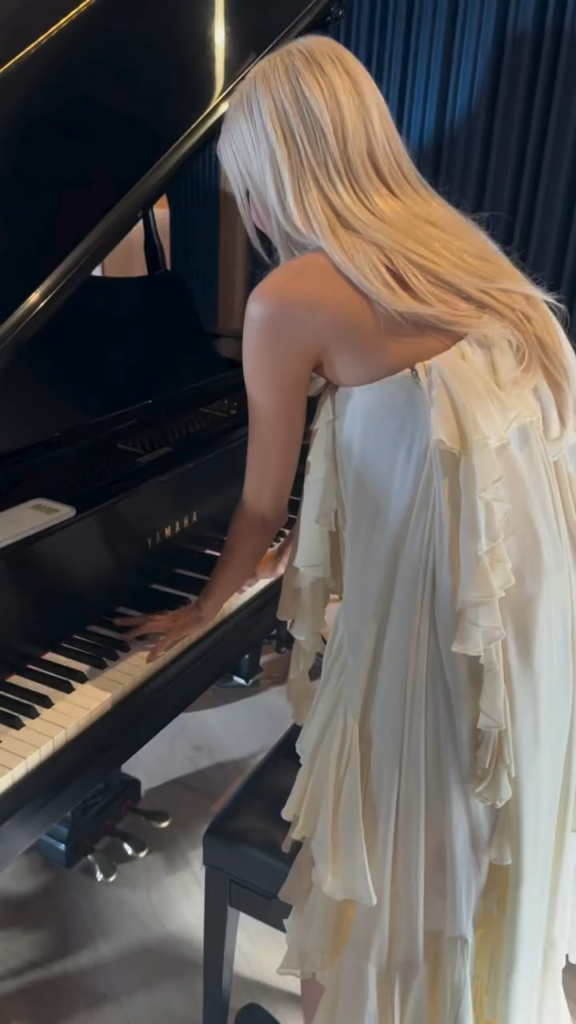 251209 روزيه في برنامج CBS Mornings خلف الكواليس