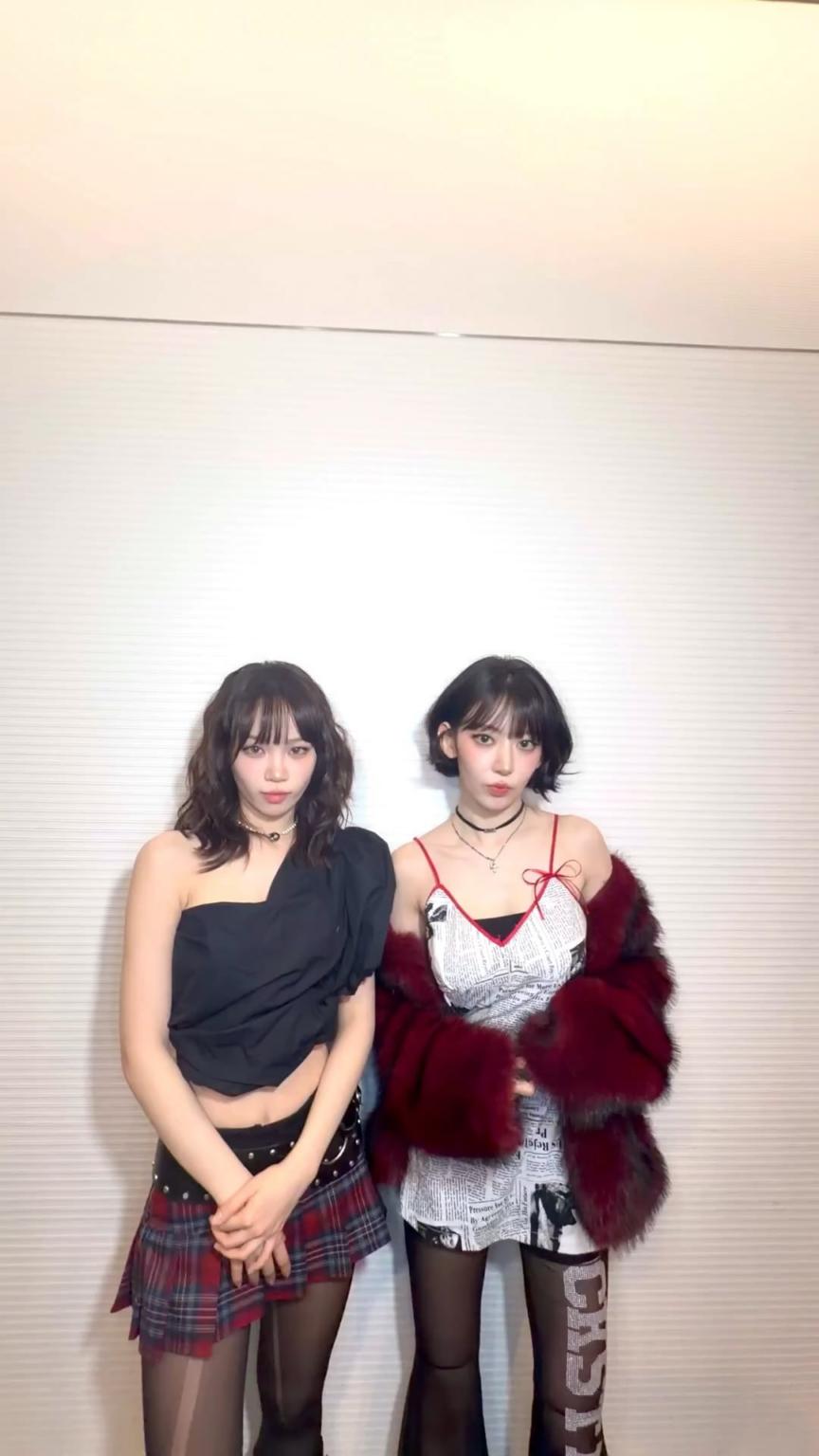 251230 تحديث LE SSERAFIM على TikTok مع Kim Chaewon وMiyawaki Sakura - تناول الطعام مع سحاب الفواكه Chinzei Suzuka وHyase Noel وTsukiashi Amane🧡💛❤️ (تحدي السباغيتي)