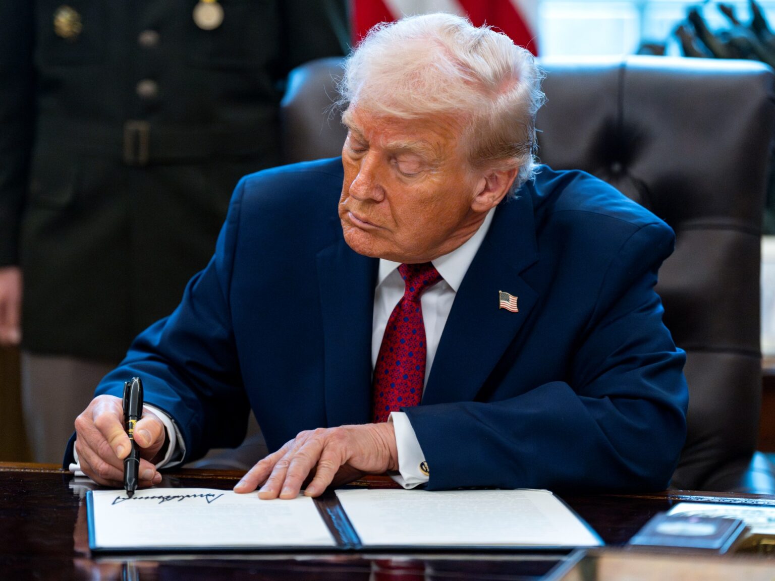 تشمل سوريا وفلسطين.. ترامب يوسع قيوده على دخول الأجانب | أخبار