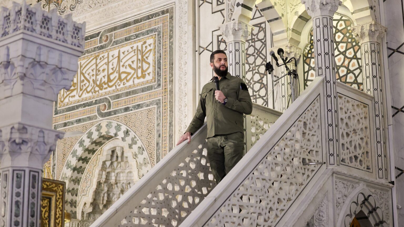 الرئيس أردوغان يعلّق على إمامة وخطبة الشرع في الجامع الأموي الرئيس أردوغان يعلّق على إمامة وخطبة الشرع في الجامع الأموي