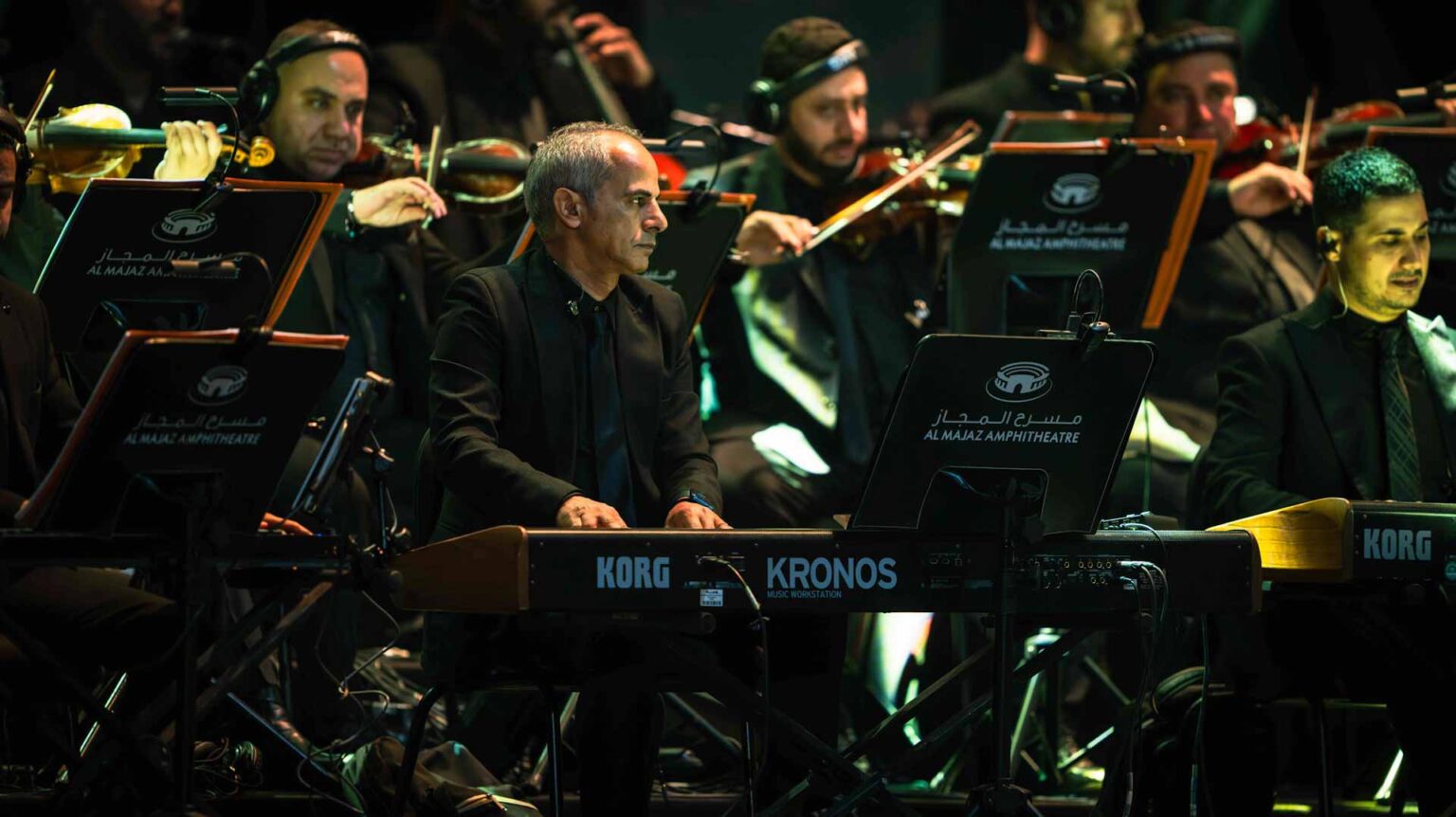 تامر عاشور ووائل جسار يشعلان مسرح المجاز بباقة من روائع الطرب