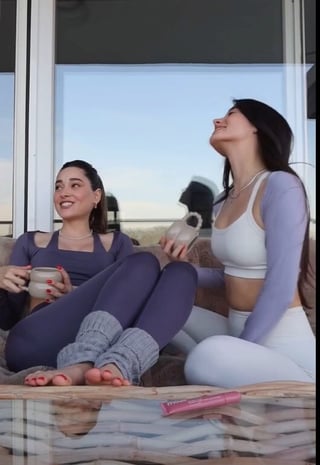 Simay barlas Simay barlas