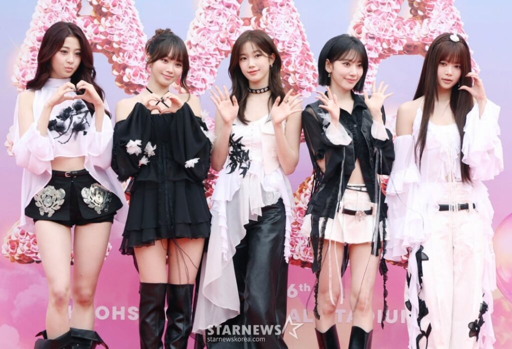 251206 LE SSERAFIM - المزيد من السجادة الحمراء + الأداء على المسرح + صور حفل توزيع الجوائز @ 2025 Asia Artist Awards في كاوهسيونغ (عبر STARNEWS)