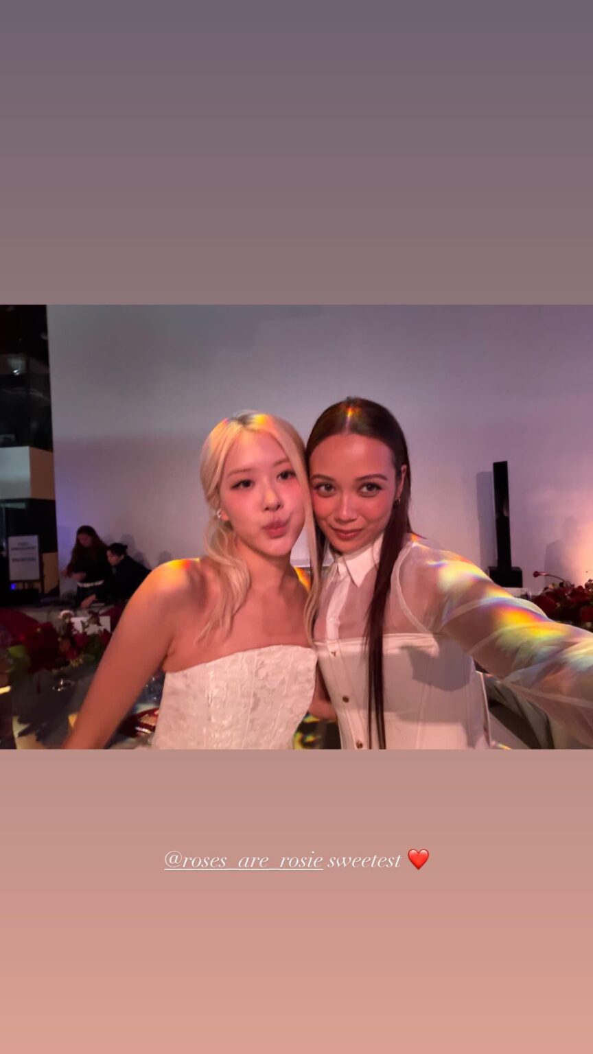 251207 تحديث قصة Laufey IG مع روزي