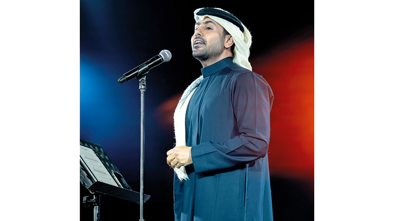 عبدالواحد شدا بمجموعة من أغنياته. من المصدر