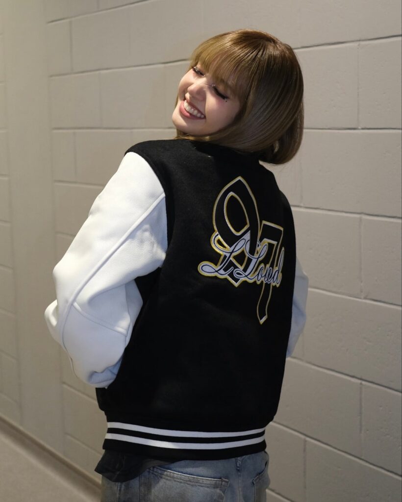 251209 تحديث ليزا (LLOUD) على الانستغرام