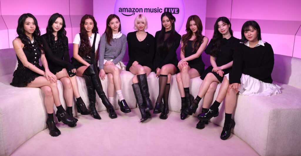 251216 تحديث مجلة ELLE على التويتر: بعد مرور 10 سنوات، لا تزال فرقة فتيات الكيبوب TWICE تصنع التاريخ