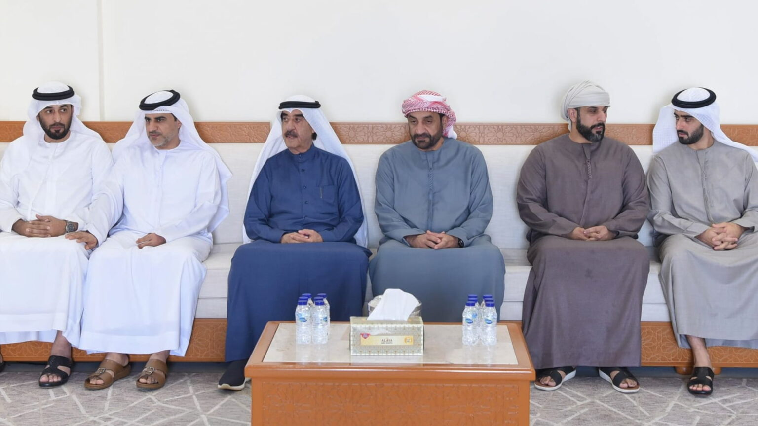 حاكم أم القيوين يقدم واجب العزاء في وفاة بخيته راشد عيسى بن شقوي