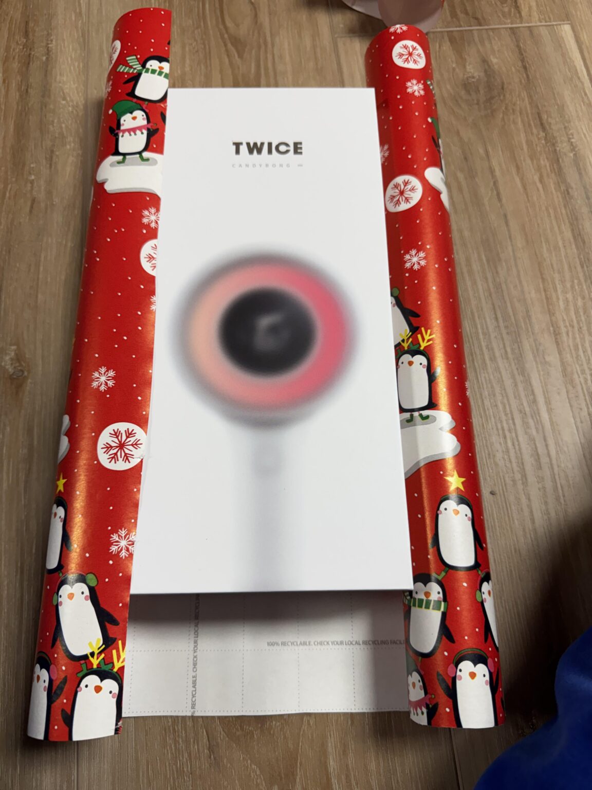 تغليف هدايا عيد الميلاد لأطفالي. شكرا لمساعدتي في اختيار ما للحصول عليها.