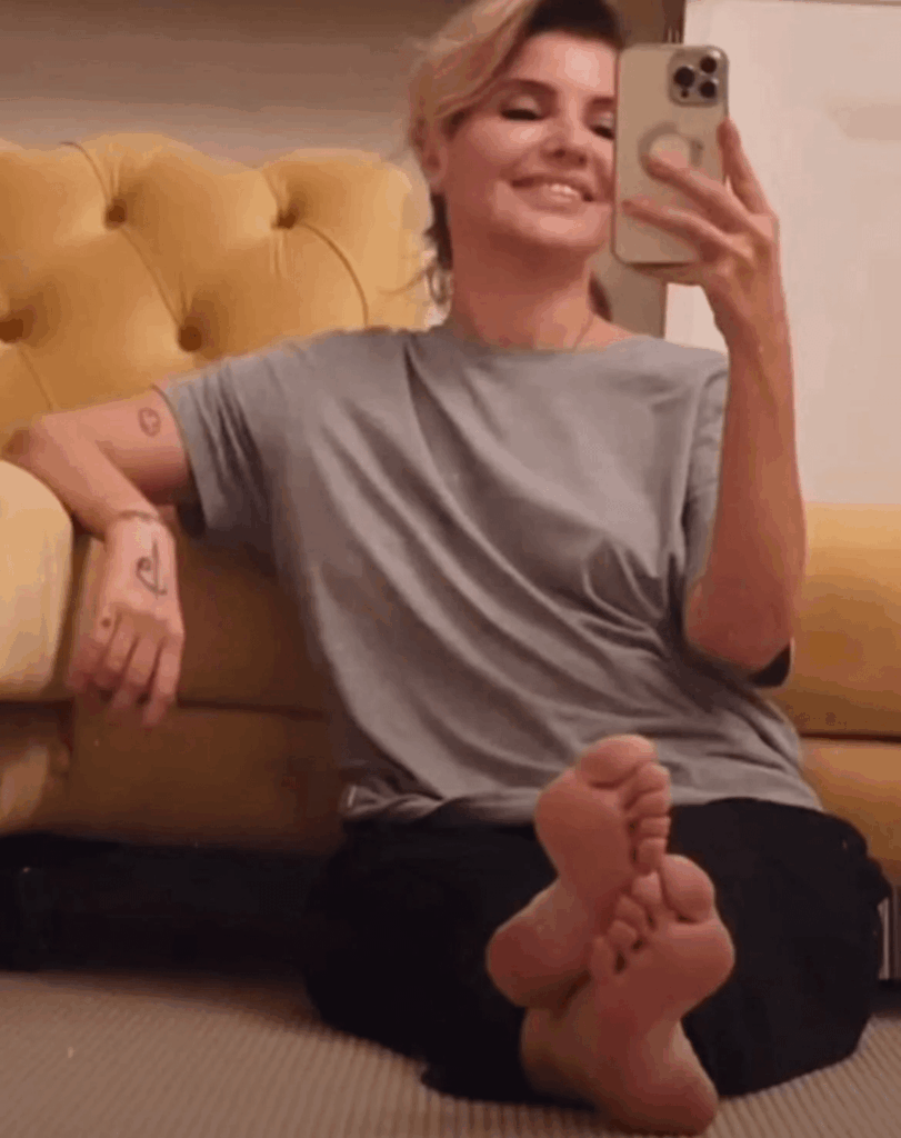 Gülben ergenin tabanlarına fışkıracak dm