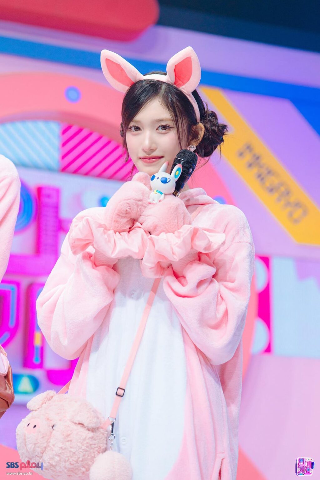 251205 MC Leeseo @ SBS Inkigayo (Behind Pics feat. MC TWS Shinyu) (251130)