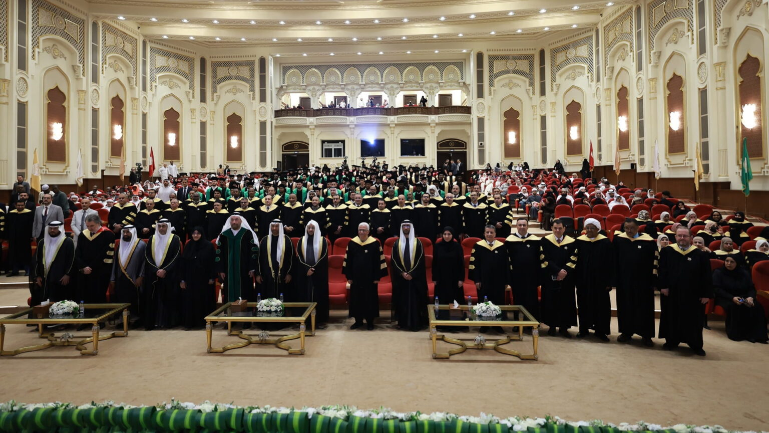 الجامعة القاسمية تحتفي بتخريج 113 طالباً وطالبة من 49 جنسية