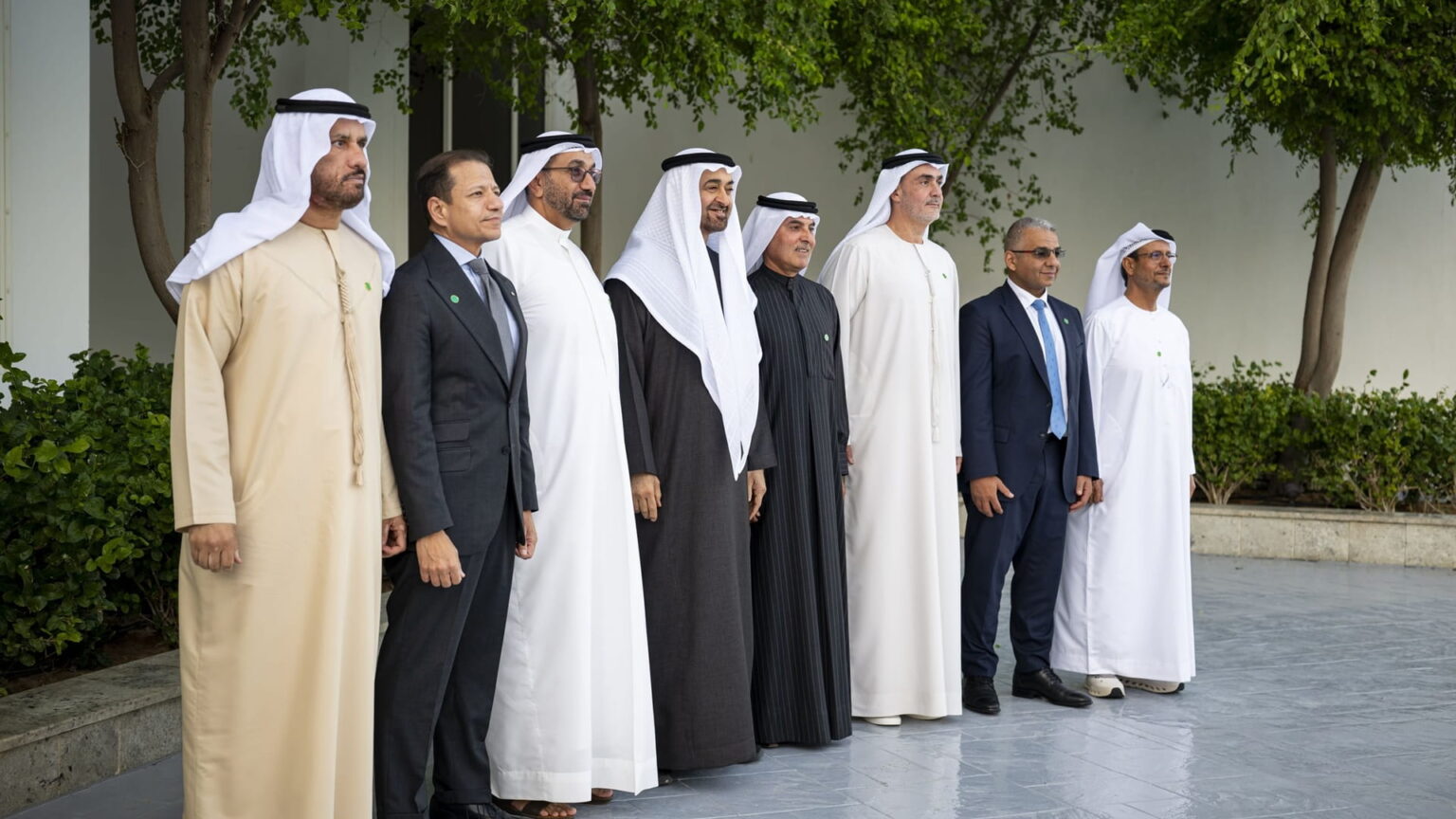 رئيس الدولة يستقبل وفد المصارف المشاركة بمبادرة إعفاء المواطنين