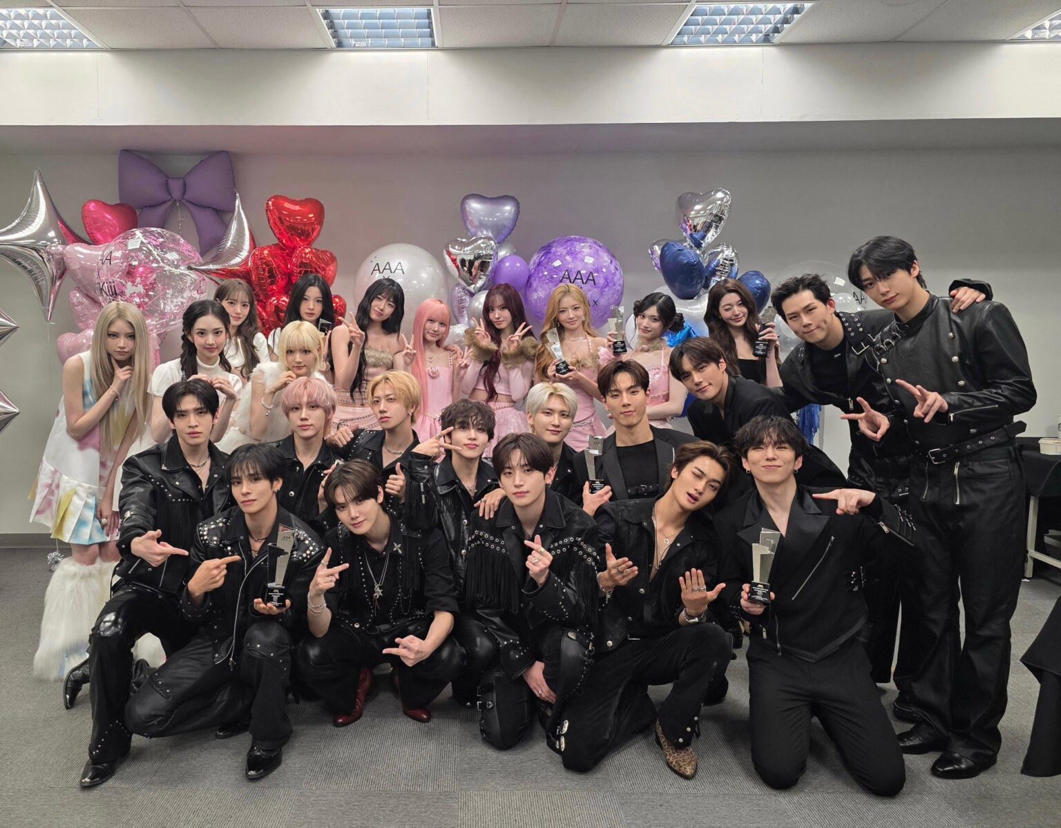 251207 ستارشيب إنت. تحديث تويتر مع IVE (مع MONSTA X وCRAVITY وKiiKiii)