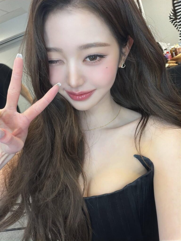 251207 فاز Wonyoung بثلاث جوائز في حفل AAA 2025 رمز الحضور الكبير لـ AAA لجائزة K-pop Asia Celebrity Award