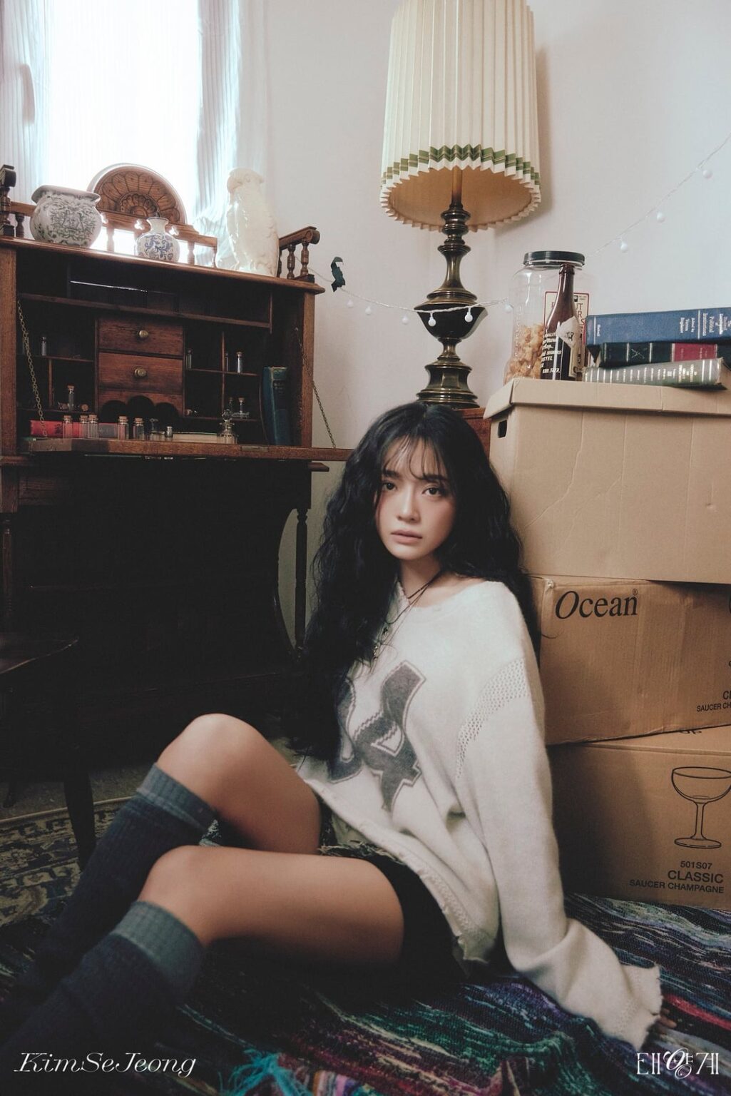 Kim Sejeong - الألبوم المنفرد الأول: 태양계 (النظام الشمسي) (الصورة المفاهيمية - الحجرة)