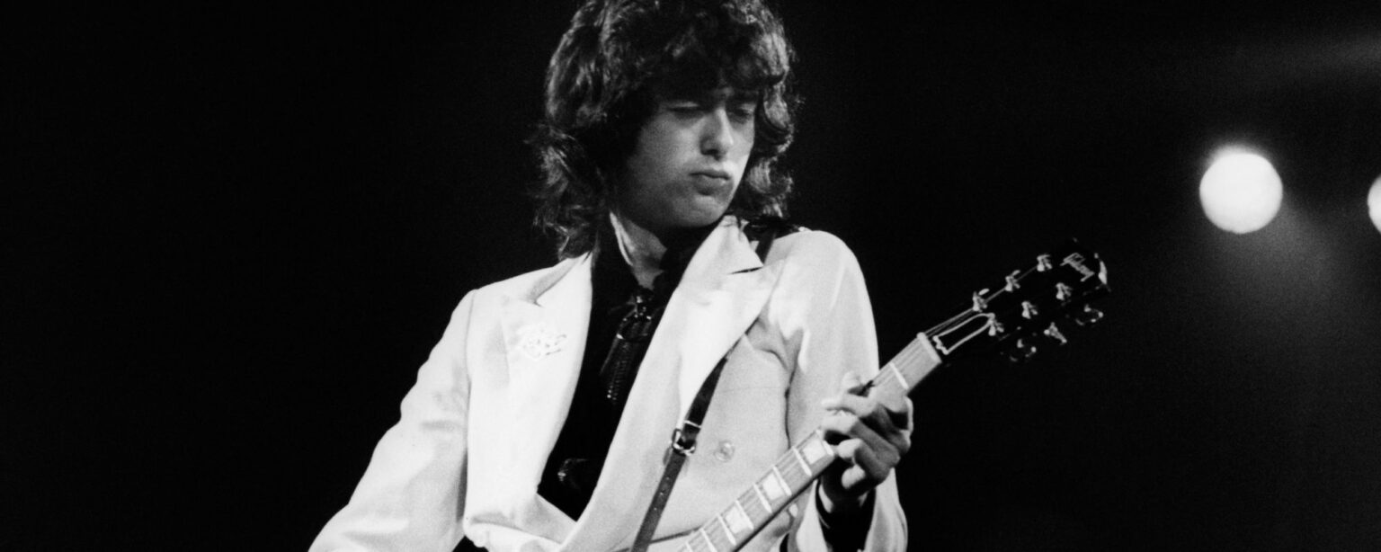 كتب جيمي بايج أغنية ليد زيبلين غير العادية هذه على الرغم من كونه عضوًا في فريق البيتلز، والذي يشير إلى كلماتها في المسار كتب جيمي بايج أغنية ليد زيبلين غير العادية هذه على الرغم من كونه عضوًا في فريق البيتلز، والذي يشير إلى كلماتها في المسار