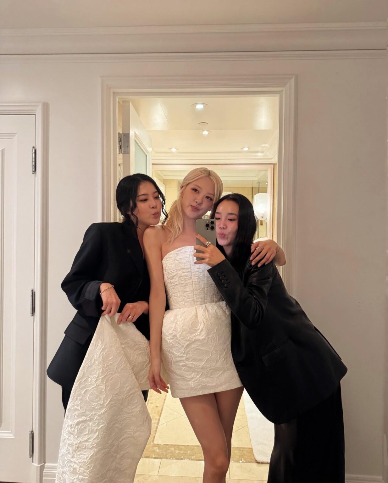 251220 تحديث جوان IG مع روزي وأليس