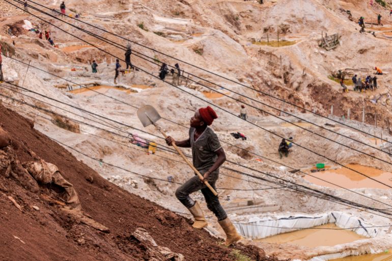 FILE PHOTO: A labourer carries a shovel as he walks at the Rubaya coltan mine, in the town of Rubaya, which is controlled by M23 rebels, in the eastern Democratic Republic of Congo March 24, 2025. REUTERS/Zohra Bensemra/File Photo
