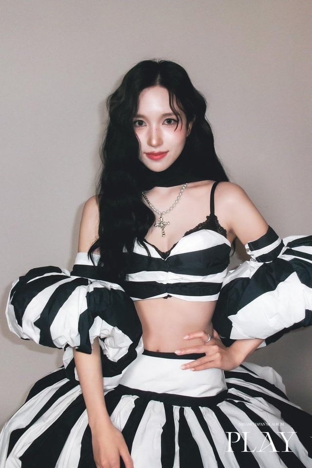 TWICE MISAMO - الألبوم الكامل الأول في اليابان: PLAY (تصوير السترة - صور فردية - فردية)