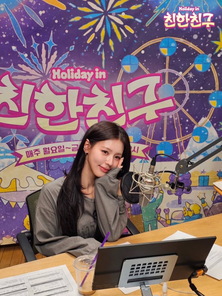 251212 - تحديث الانستقرام لعطلة في الأصدقاء المقربين مع مييون