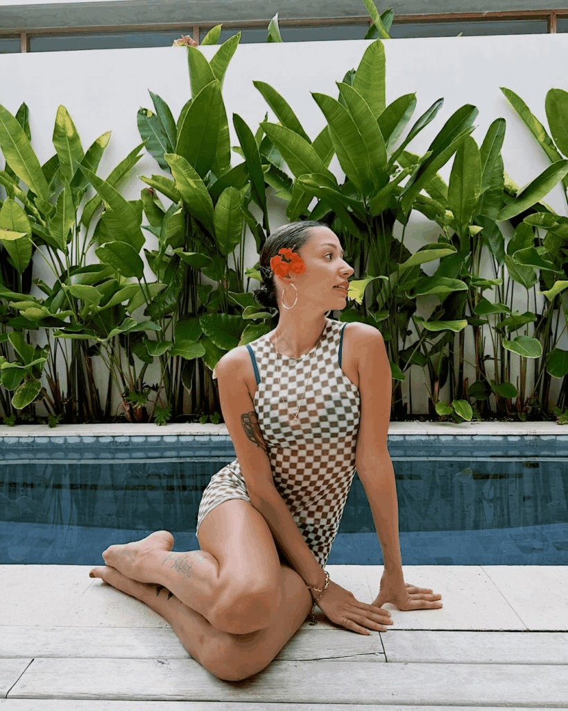 Zeynep Bastık muhteşem ayakları