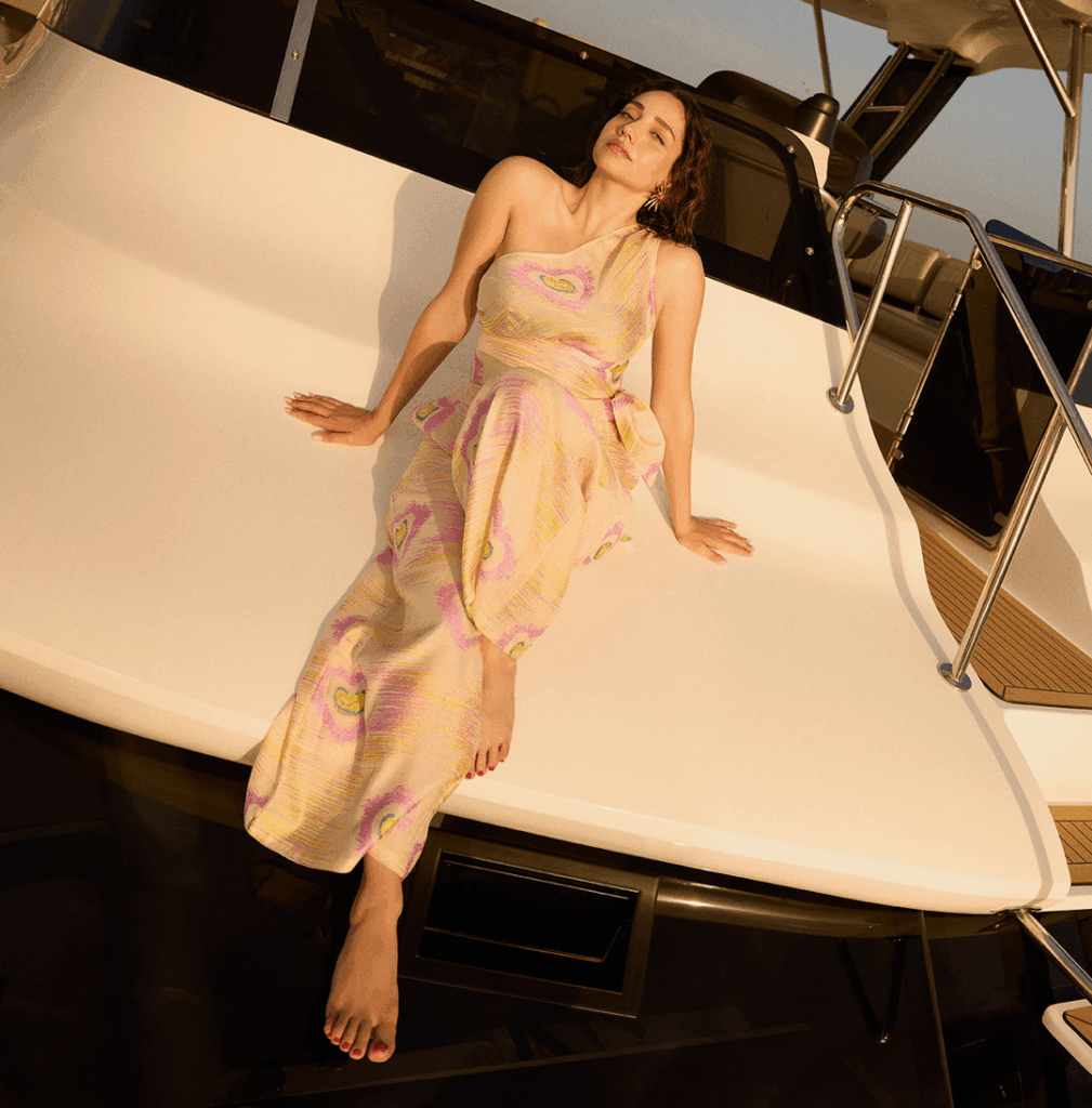 Özge Özacar için yorumları bekliyorum