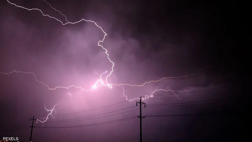 هطول أمطار رعدية متوسطة إلى غزيرة على مكة المكرمة وحائل والقصيم والجوف والمدينة المنورة هطول أمطار رعدية متوسطة إلى غزيرة على مكة المكرمة وحائل والقصيم والجوف والمدينة المنورة